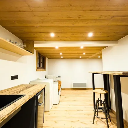 Apartment With Garden And Proximity To Activities *